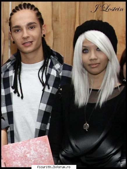 Albastru inchis. - neeeext!!!! imi place mult:X:X - Arhiva Fan-Fiction Neterminate